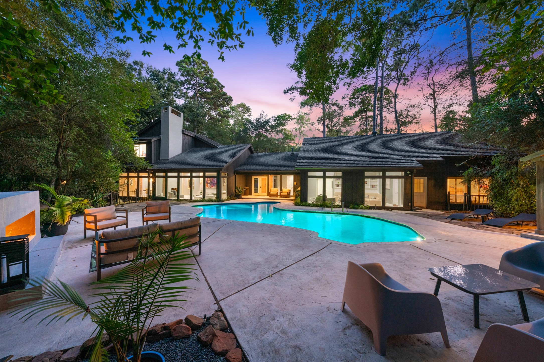  2411 Oakbank Drive - 物件實景