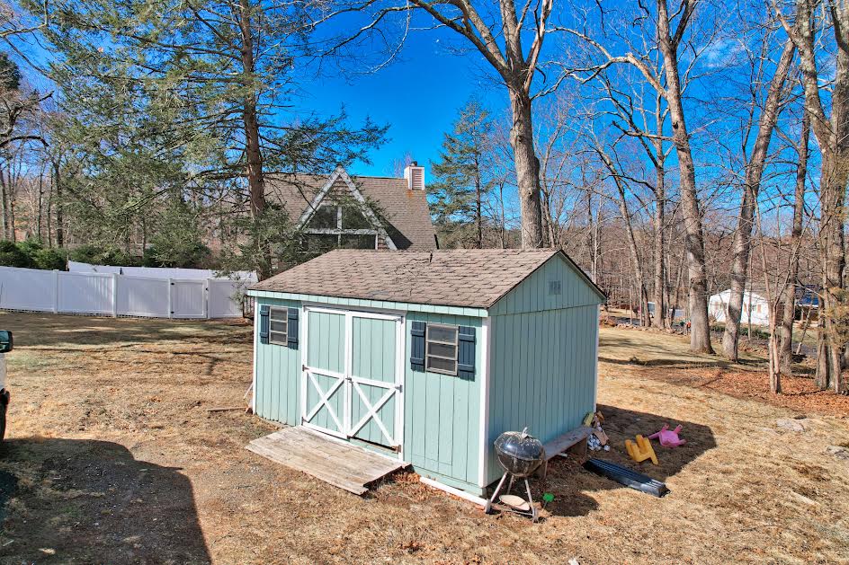 Farmington, Connecticut, 06032, United States, 4 Bedrooms Bedrooms, ,3 BathroomsBathrooms,Residential,For Sale,1974620