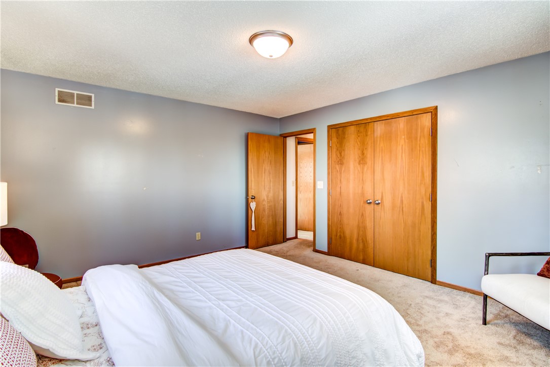 Eau Claire, Wisconsin, 54701, United States, 5 Bedrooms Bedrooms, ,4 BathroomsBathrooms,Residential,For Sale,1841509