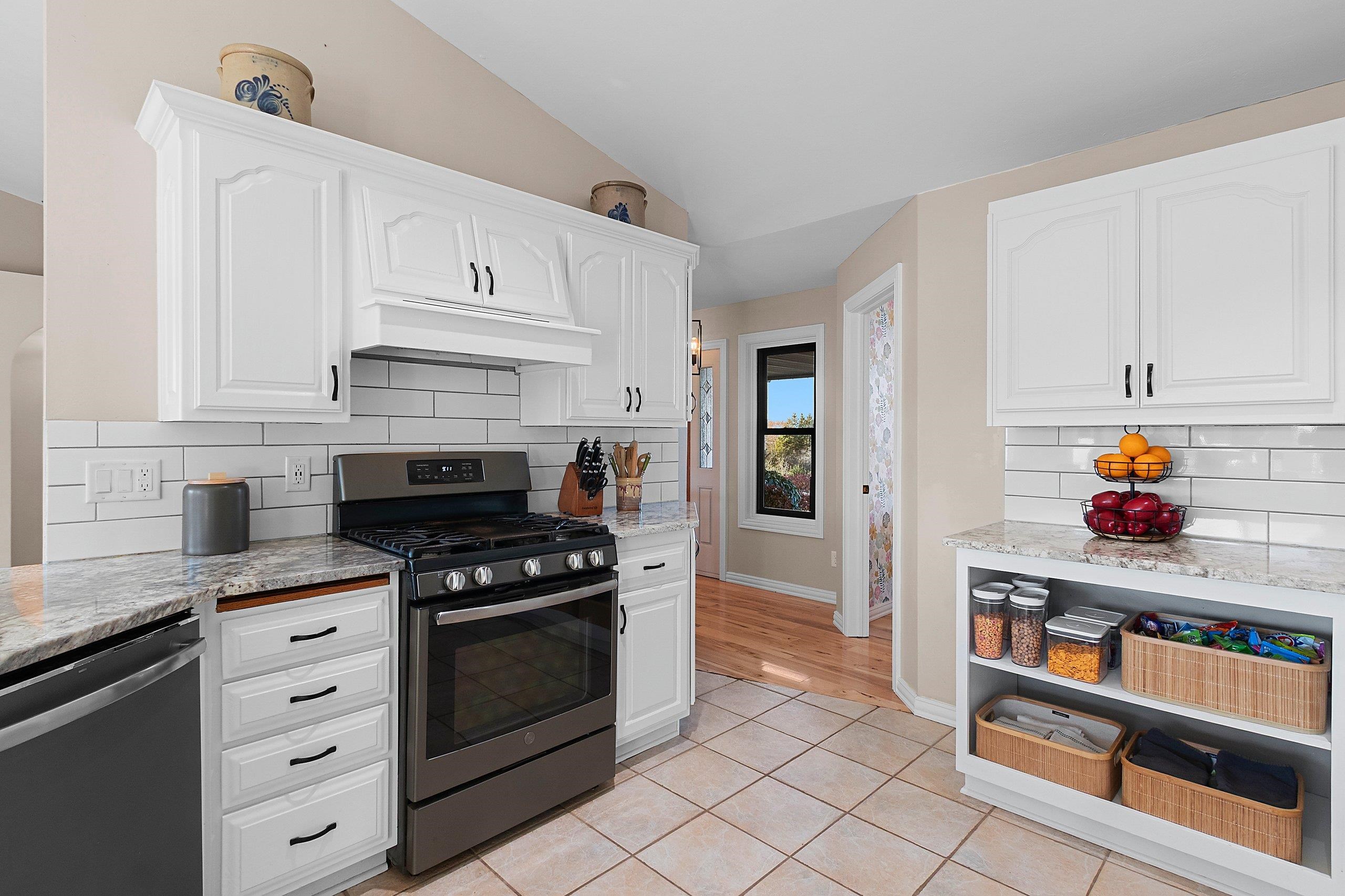 GREEN BAY, Wisconsin, 54311, United States, 4 Bedrooms Bedrooms, ,4 BathroomsBathrooms,Residential,For Sale,1991050