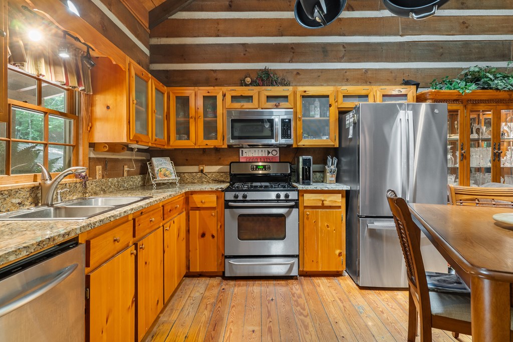 Blue Ridge, Georgia, 30513, United States, 3 Bedrooms Bedrooms, ,2 BathroomsBathrooms,Residential,For Sale,1914243