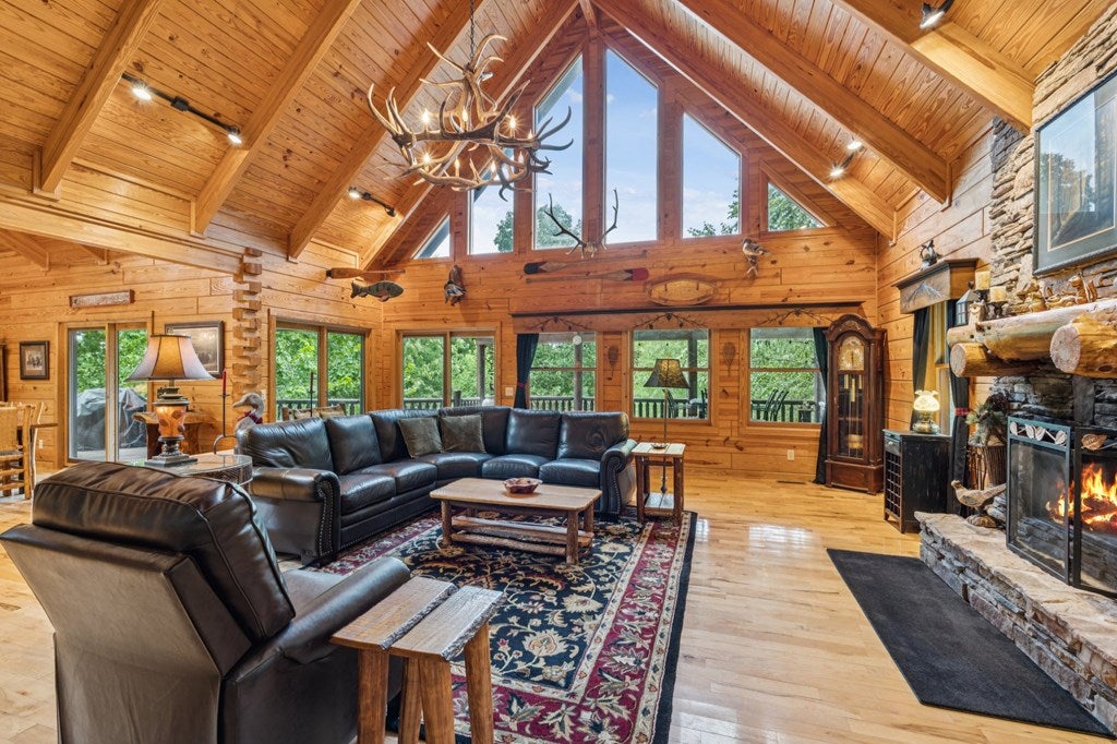 Morganton, Georgia, 30560, United States, 3 Bedrooms Bedrooms, ,3 BathroomsBathrooms,Residential,For Sale,1905378