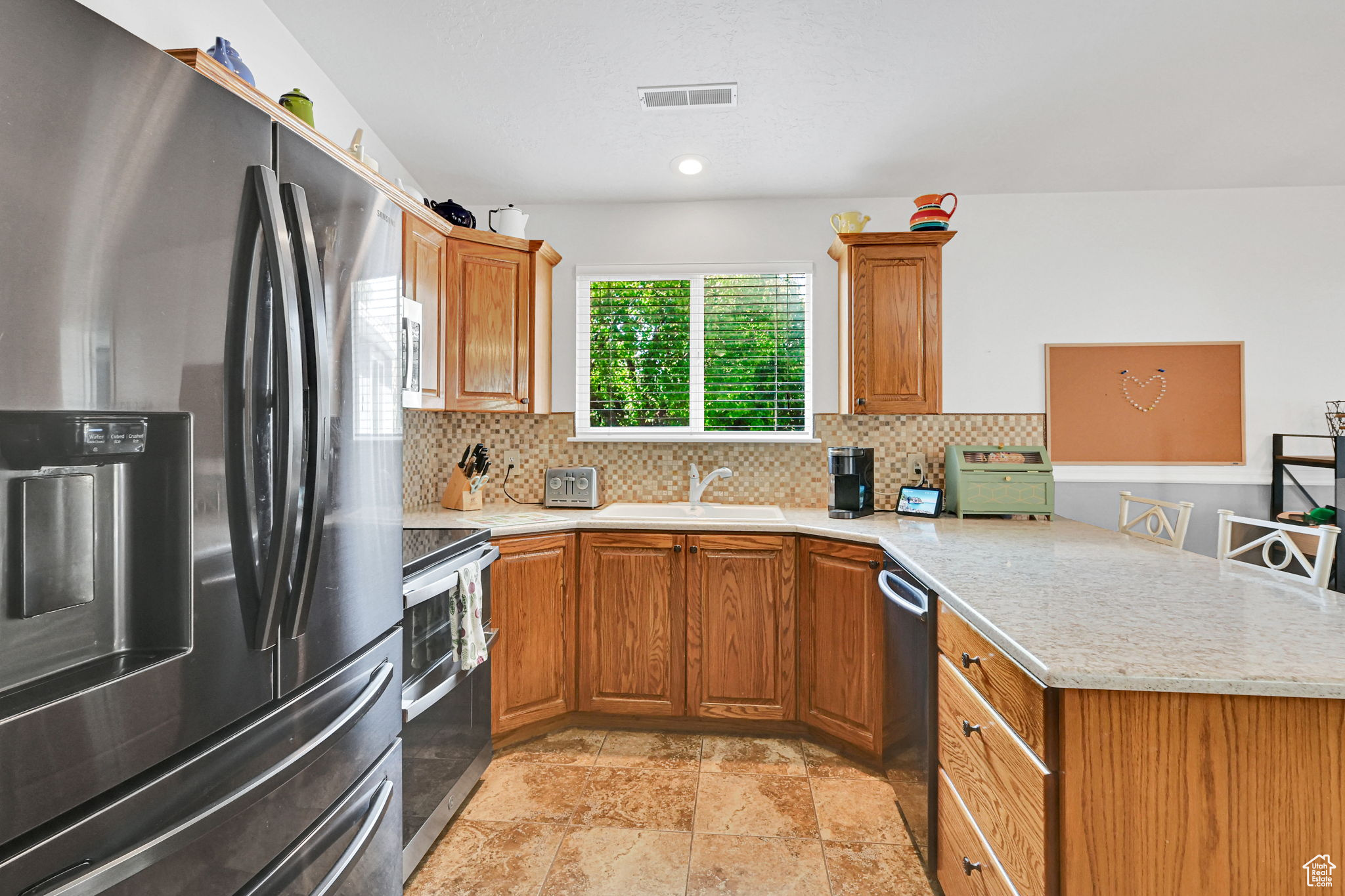 Farr West, Utah, 84404, United States, 4 Bedrooms Bedrooms, ,3 BathroomsBathrooms,Residential,For Sale,1865277
