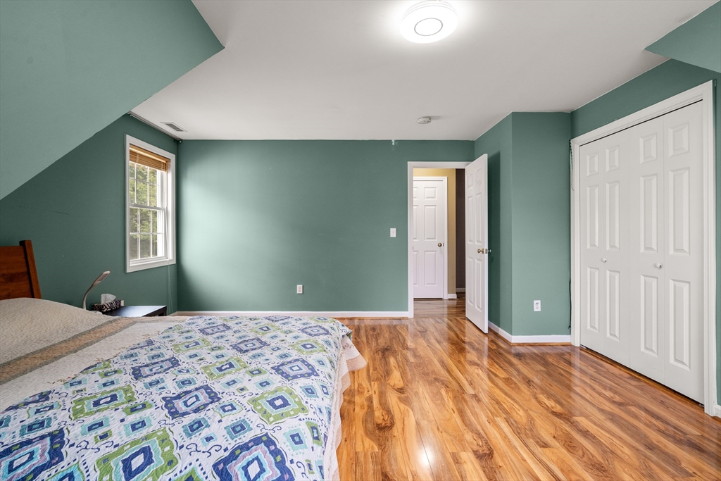 Chelmsford, Massachusetts, 01824, United States, 4 Bedrooms Bedrooms, ,3 BathroomsBathrooms,Residential,For Sale,1939312