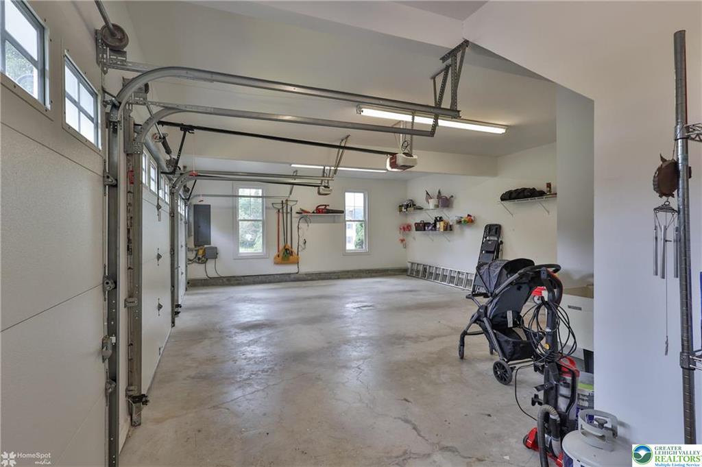 Stroudsburg, Pennsylvania, 18360-6926, United States, 7 Bedrooms Bedrooms, ,4 BathroomsBathrooms,Residential,For Sale,1904497