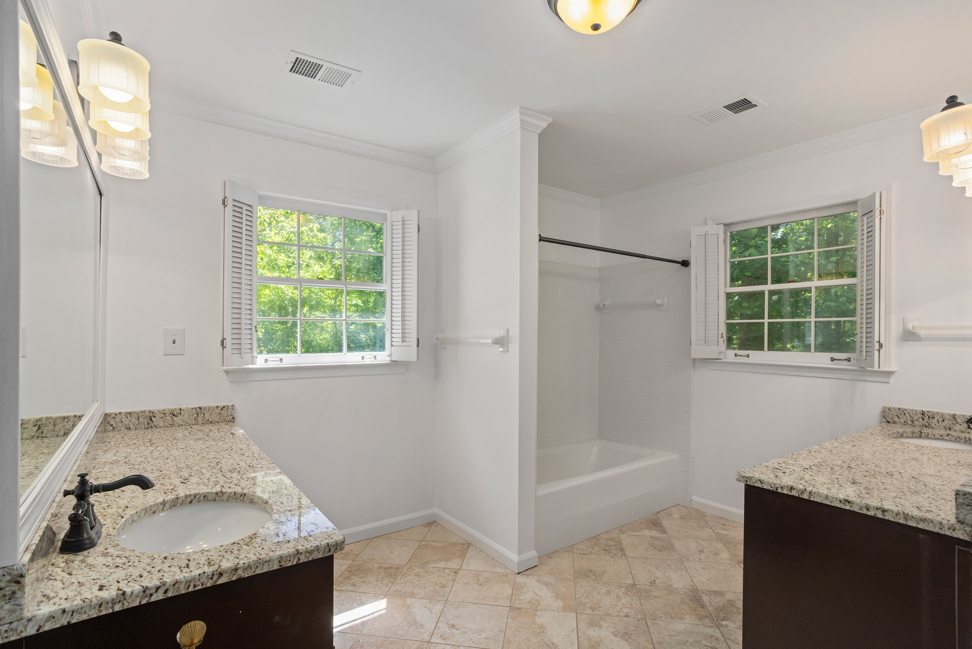  Custom-Built Brick Home with Saltwater Pool in Conyers - 物件實景