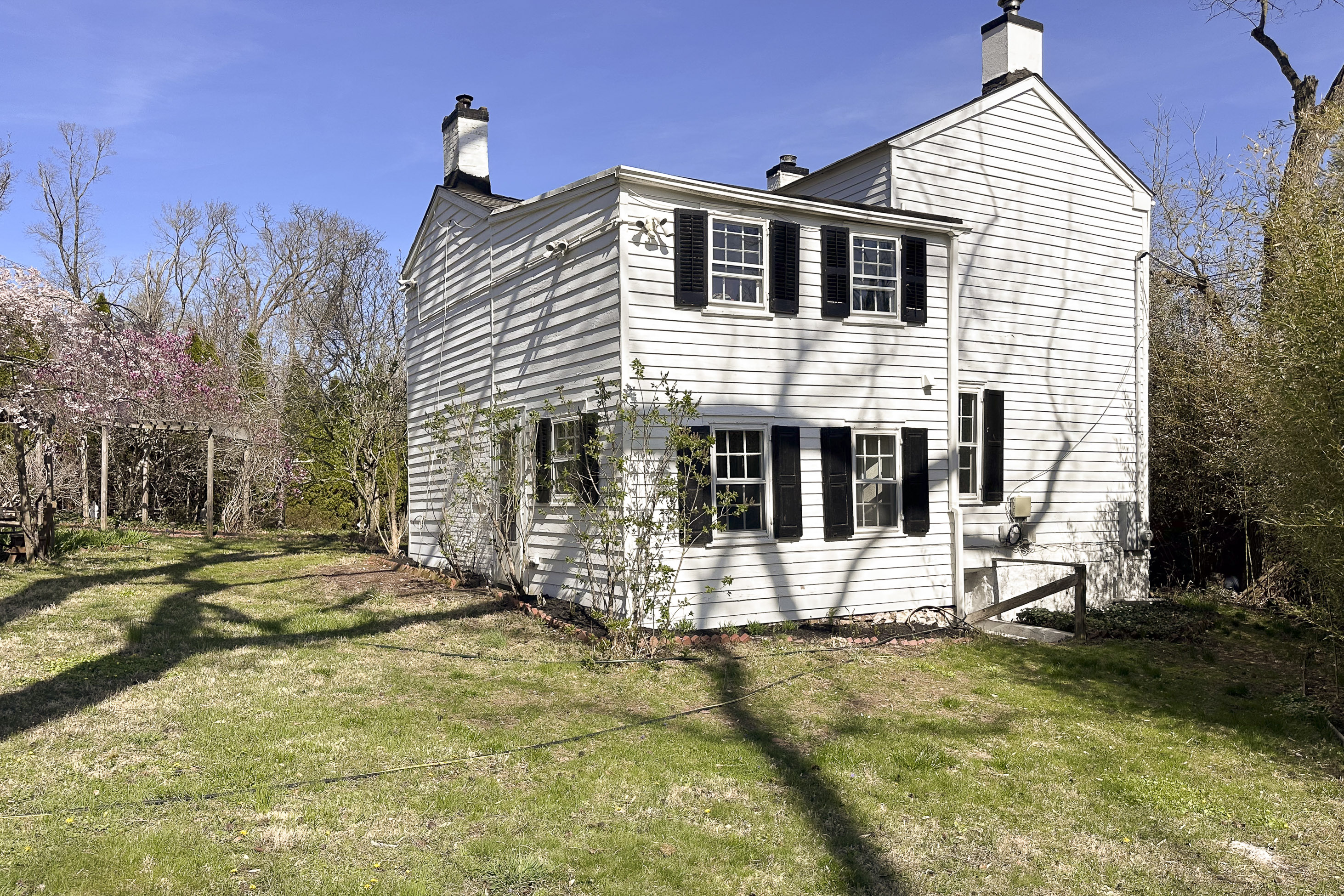  18th Century Charm and Captivating Grounds Edging Stony Brook - 物件實景