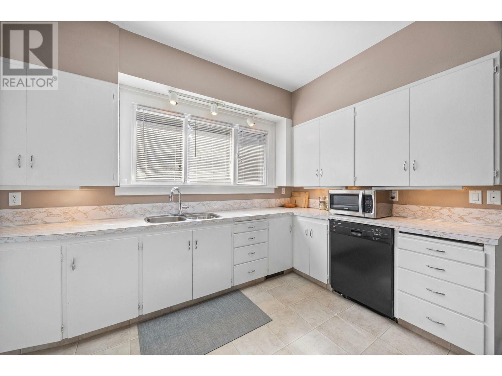 KELOWNA, British Columbia, V1Y 1A7, CA, 2 Bedrooms Bedrooms, ,1 BathroomBathrooms,Residential,For Sale,1837740