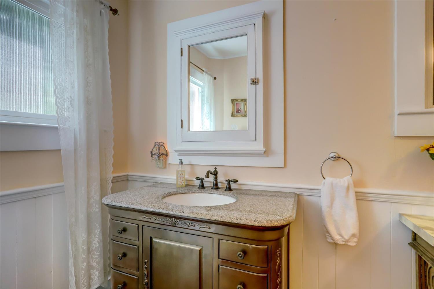 Nevada City, California, 95959, United States, 4 Bedrooms Bedrooms, ,2 BathroomsBathrooms,Residential,For Sale,1983992