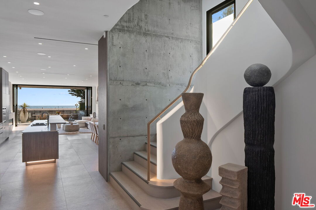 Santa Monica, California, 90403, United States, 7 Bedrooms Bedrooms, ,9 BathroomsBathrooms,Residential,For Sale,1955538