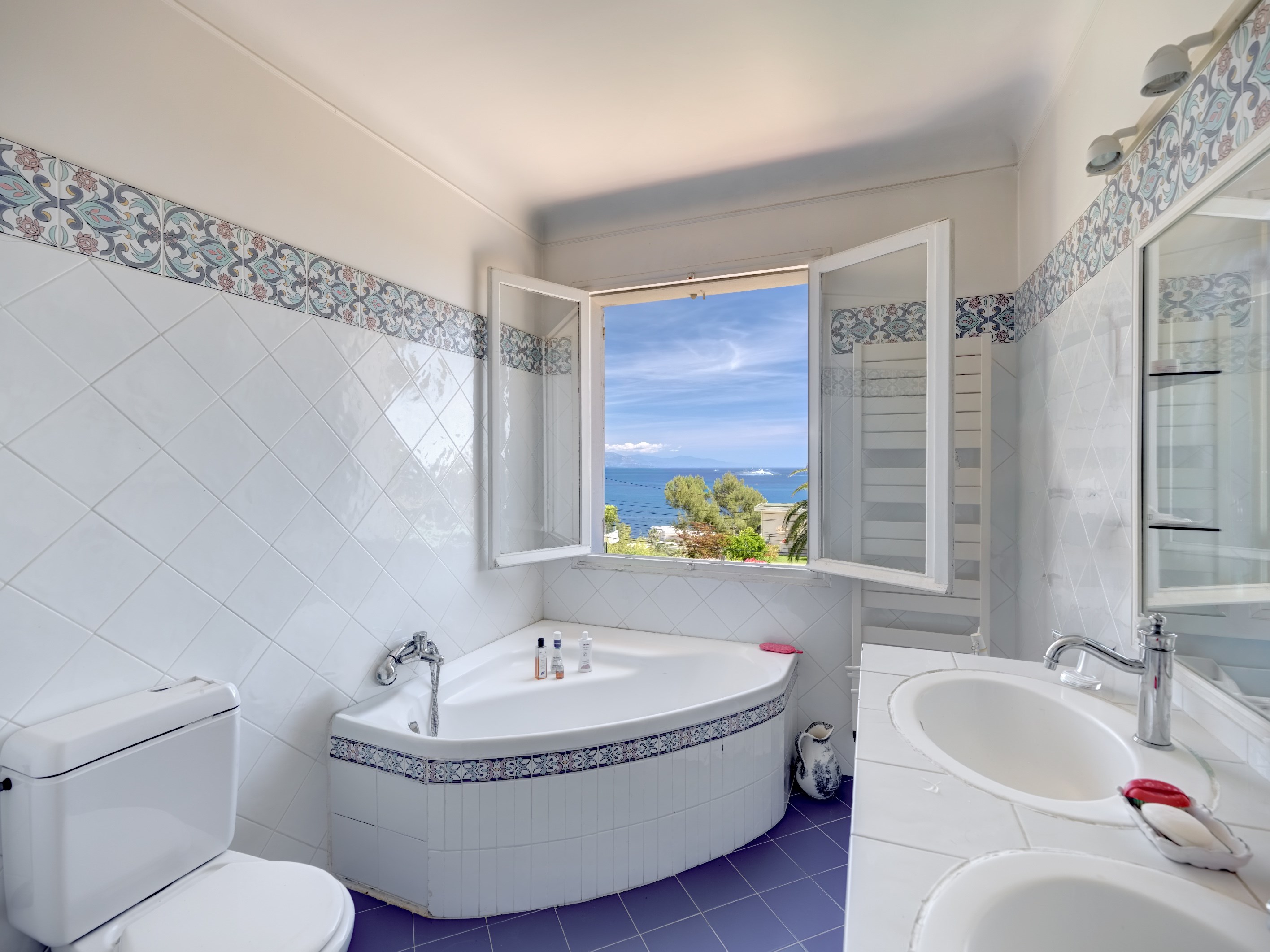  Cap d’Antibes villa with sea views pool and exceptional renovation potential - 物件實景