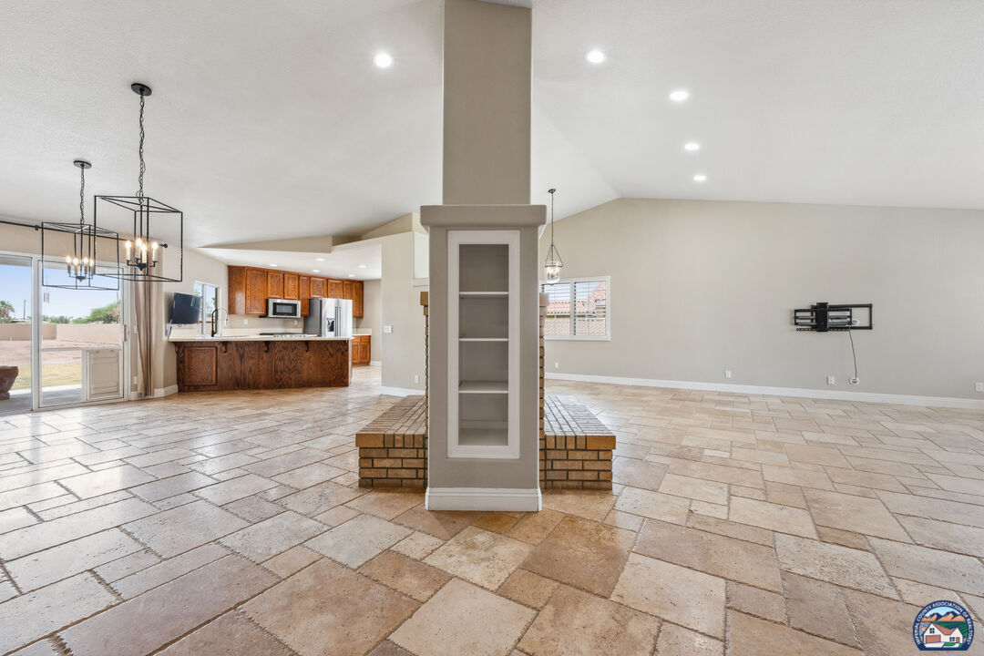 El Centro, California, 92243, United States, 4 Bedrooms Bedrooms, ,3 BathroomsBathrooms,Residential,For Sale,1838686