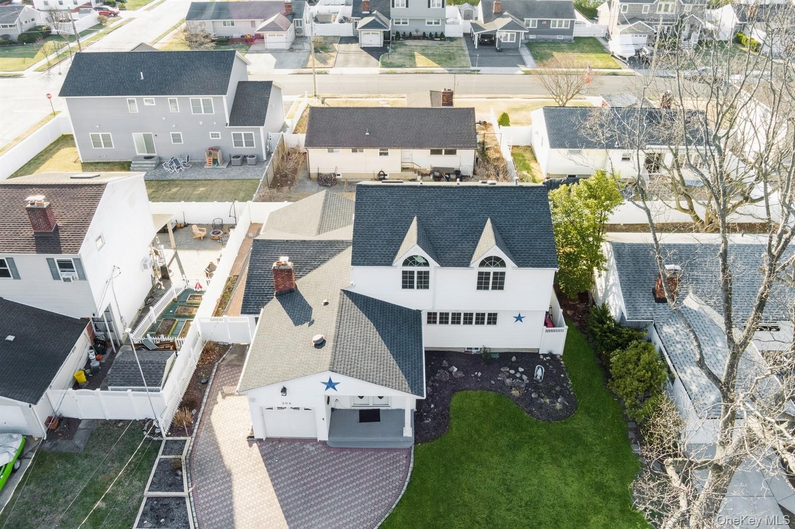 Massapequa Park, New York, 11762, United States, 3 Bedrooms Bedrooms, ,4 BathroomsBathrooms,Residential,For Sale,2003275