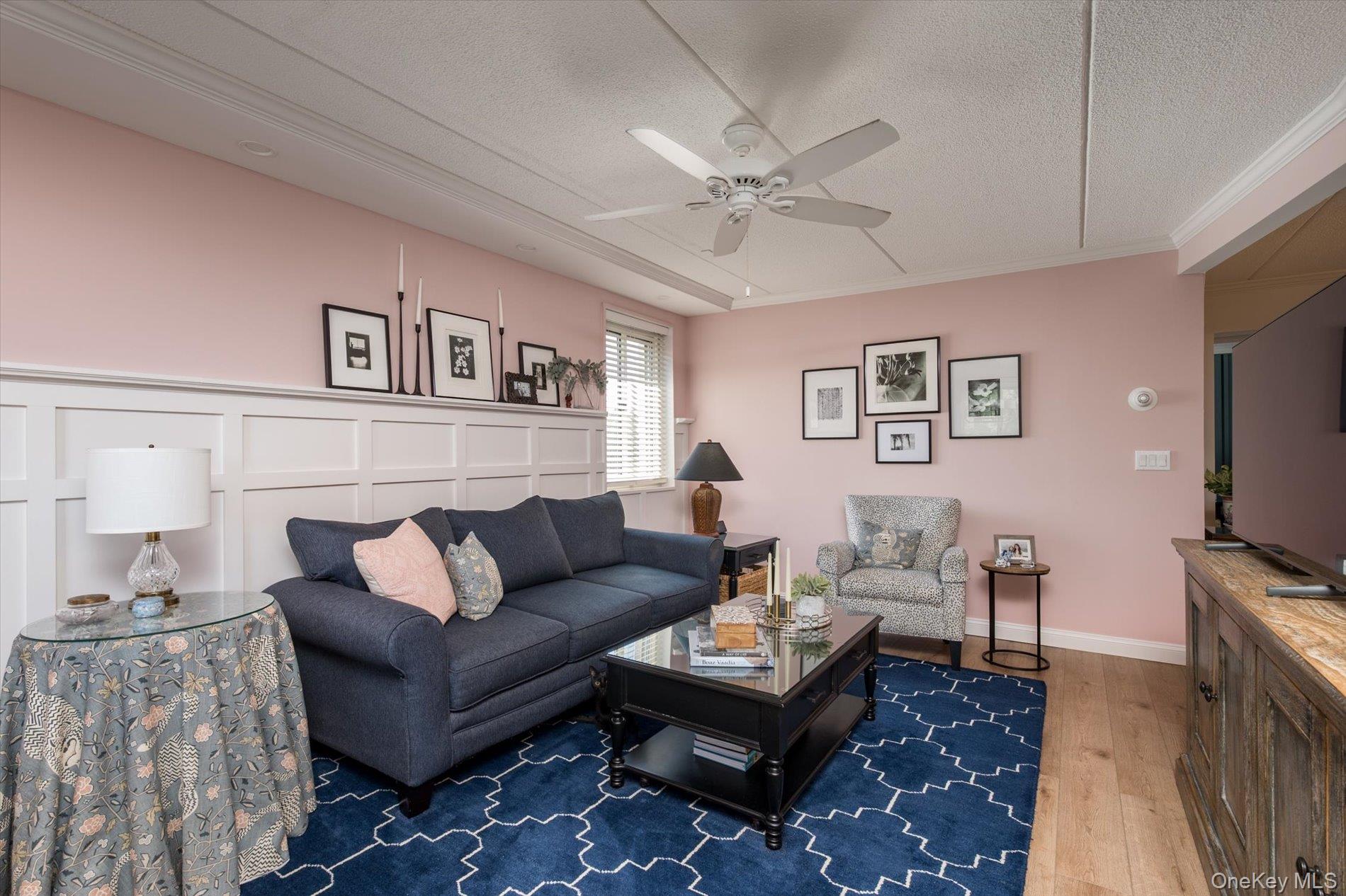  135 Post Avenue, Westbury, NY, 11590 - 物件實景