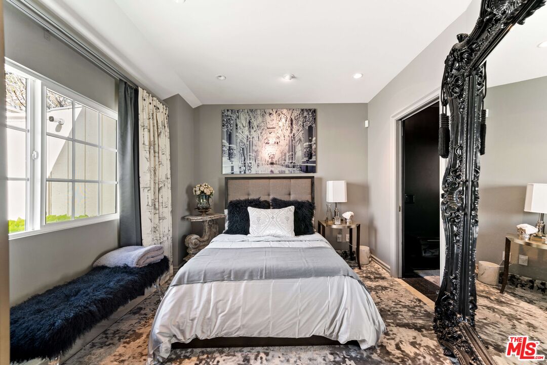 Malibu, California, 90265, United States, 3 Bedrooms Bedrooms, ,3 BathroomsBathrooms,Residential,For Sale,1989426