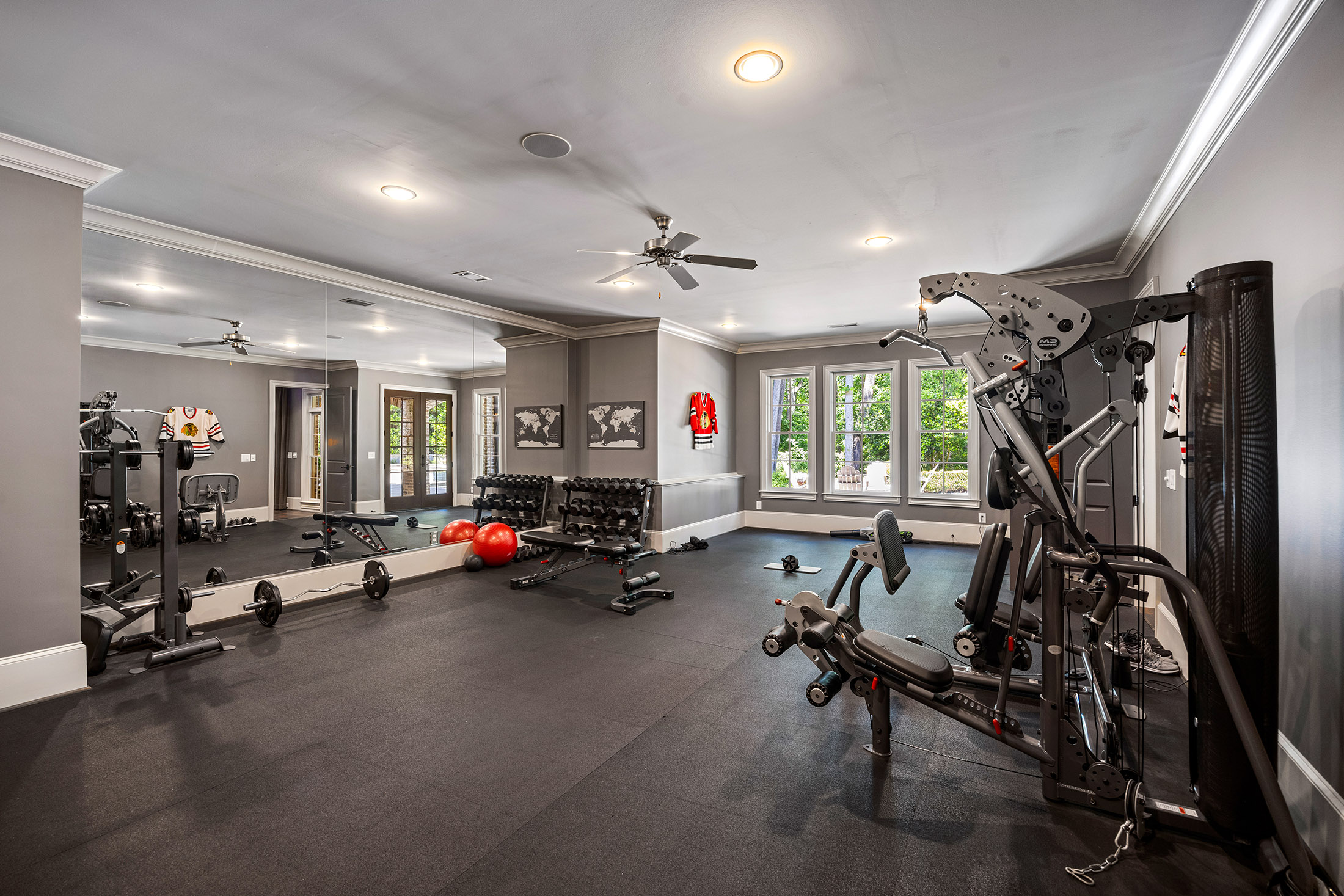  Buckhead Estate Pairs Architectural Presence with Richly Layered Interiors - 物件實景