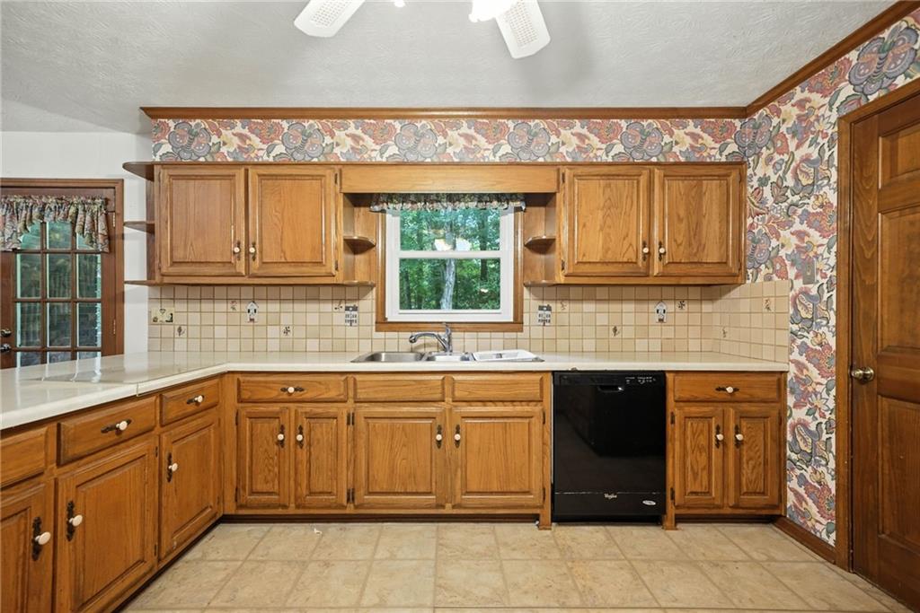 Snellville, Georgia, 30078, United States, 7 Bedrooms Bedrooms, ,5 BathroomsBathrooms,Residential,For Sale,1919964