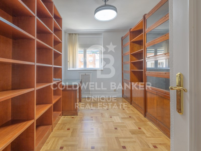 Madrid, Comunidad de Madrid, ES, 5 Bedrooms Bedrooms, ,3 BathroomsBathrooms,Residential,For Sale,1847498