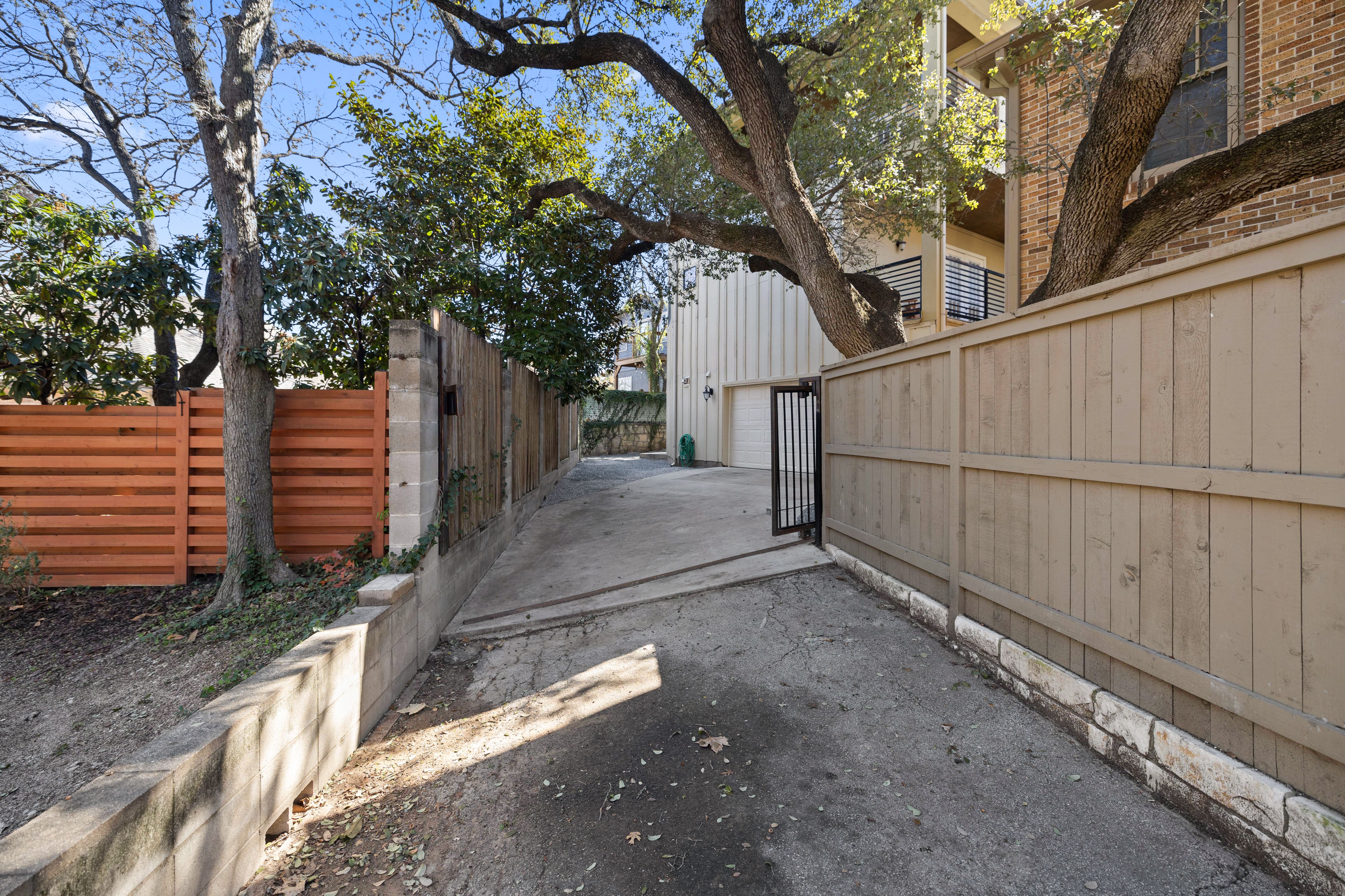  A private, gated Travis Heights retreat steps from Lady Bird Lake - 物件實景