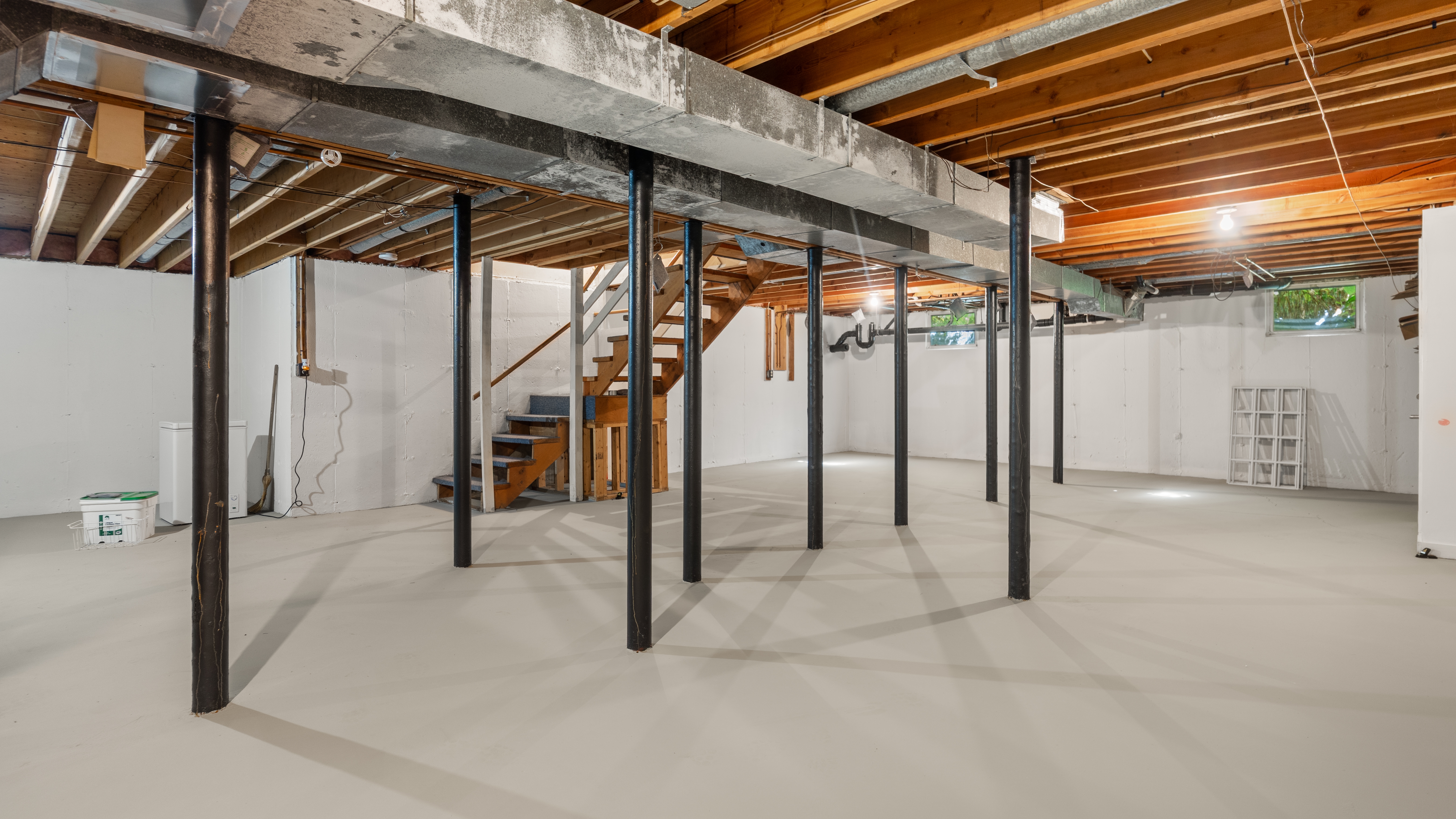  Stunning 2.4-Acre Retreat in Cornwall Estates: Updated & Move-In Ready - 物件實景