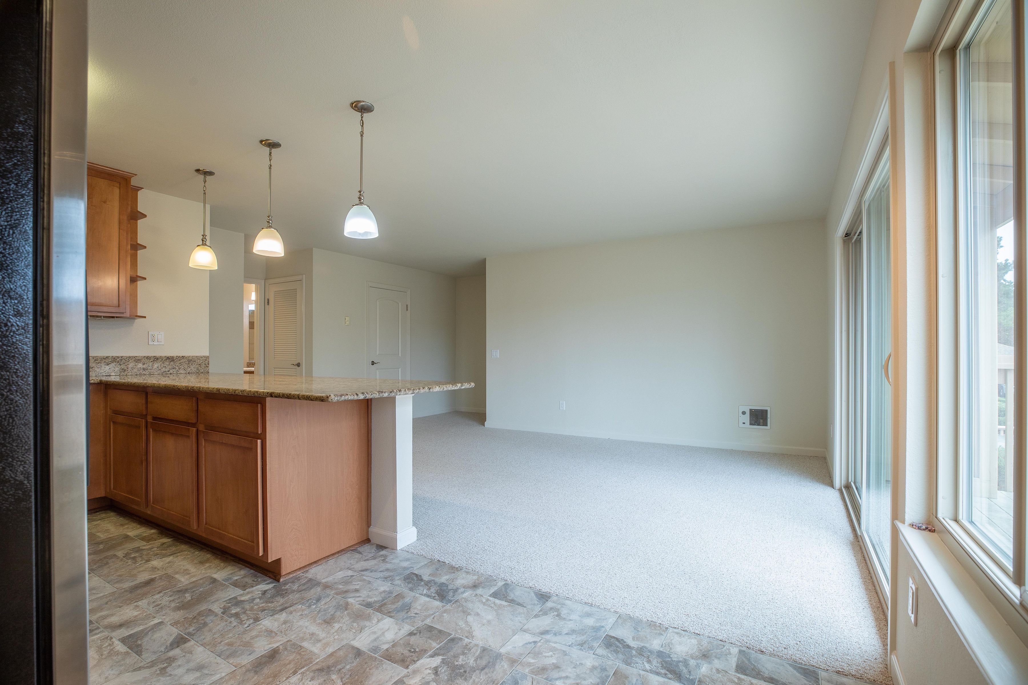  300 Glenwood Circle - 物件實景