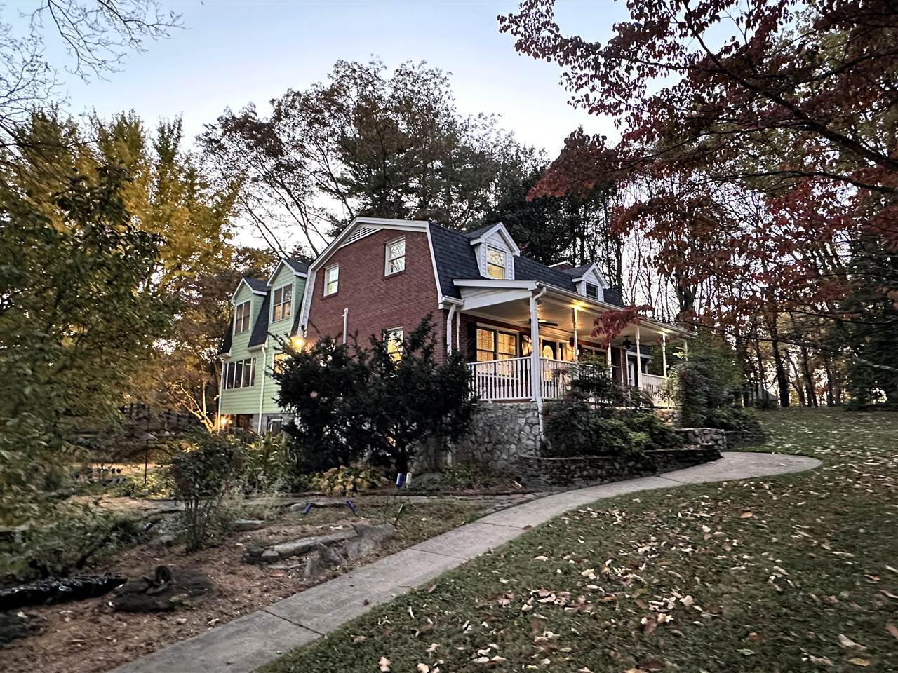 Bowling Green, Kentucky, 42103, United States, 4 Bedrooms Bedrooms, ,5 BathroomsBathrooms,Residential,For Sale,1991633