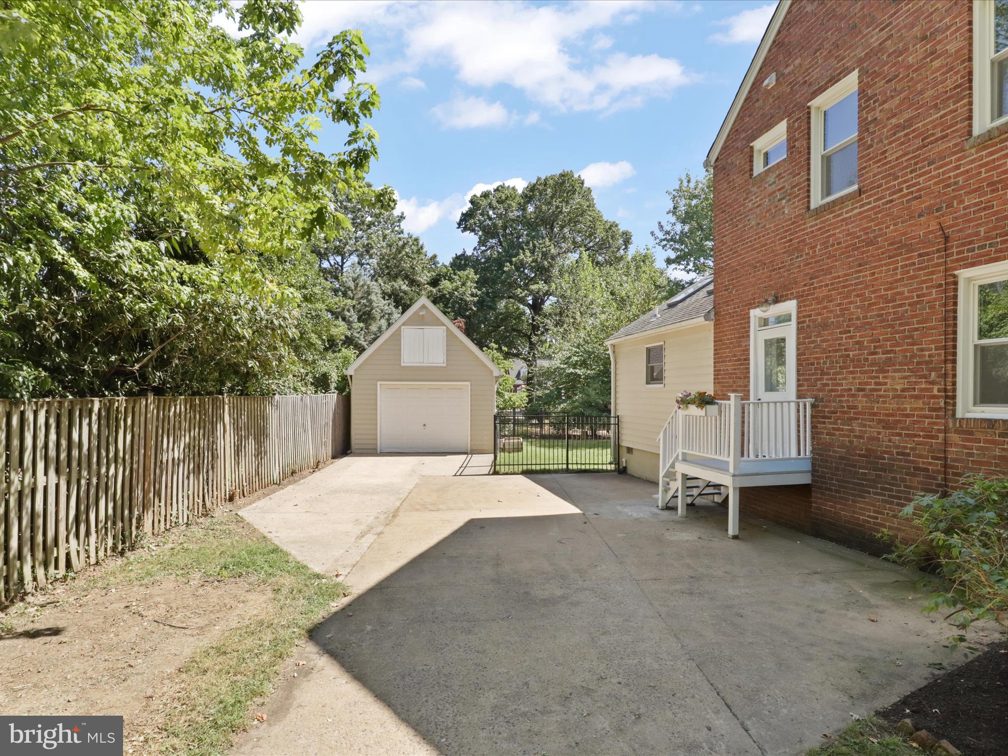 Arlington, Virginia, 22207, United States, 3 Bedrooms Bedrooms, ,3 BathroomsBathrooms,Residential,For Sale,1979007