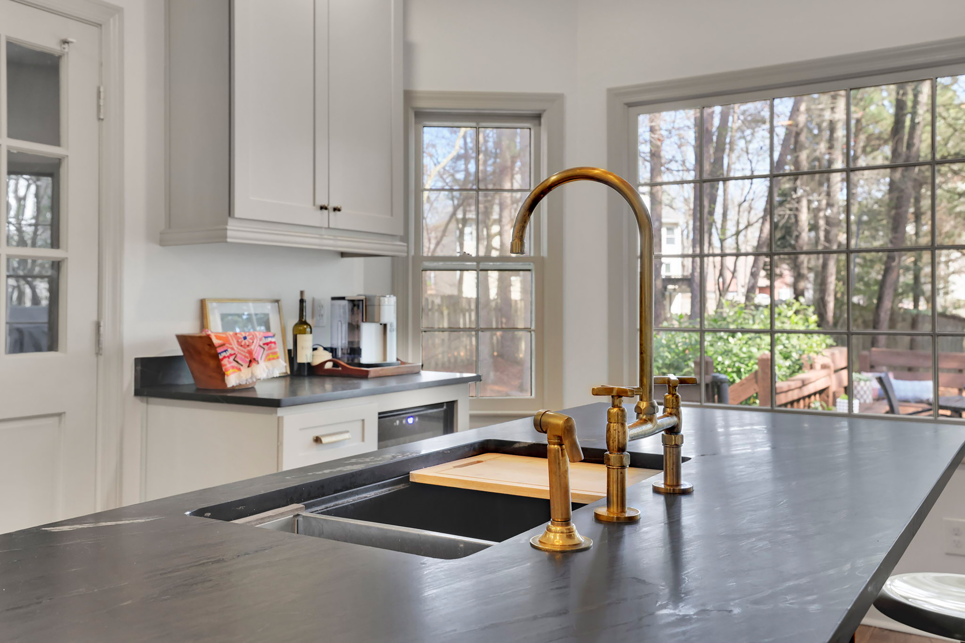  Beautifully Maintained Home Nestled Within a Quiet and Established Community - 物件實景