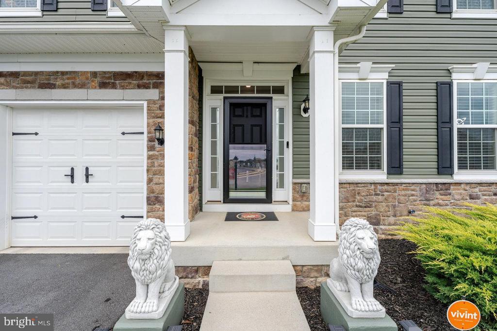 Charles Town, West Virginia, 25414, United States, 4 Bedrooms Bedrooms, ,5 BathroomsBathrooms,Residential,For Sale,1965453