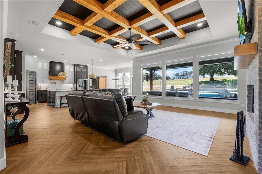 Weatherford, Texas, 76088, United States, 4 Bedrooms Bedrooms, ,4 BathroomsBathrooms,Residential,For Sale,1975341