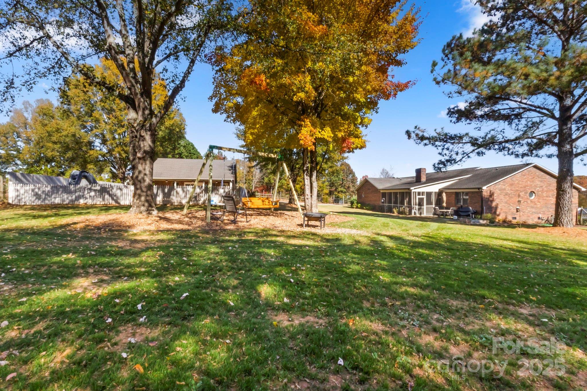 Lincolnton, North Carolina, 28092, United States, 4 Bedrooms Bedrooms, ,3 BathroomsBathrooms,Residential,For Sale,1989140