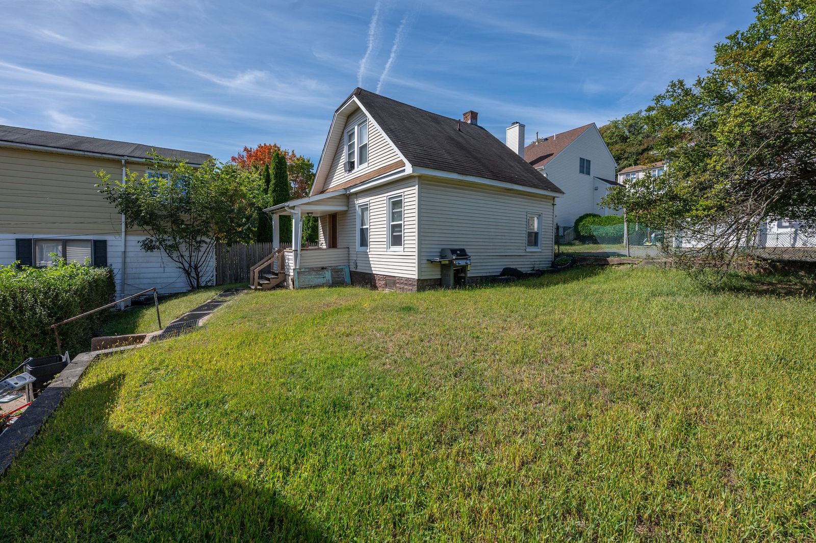 Haledon Boro, New Jersey, 07508, United States, 4 Bedrooms Bedrooms, ,3 BathroomsBathrooms,Residential,For Sale,1978211
