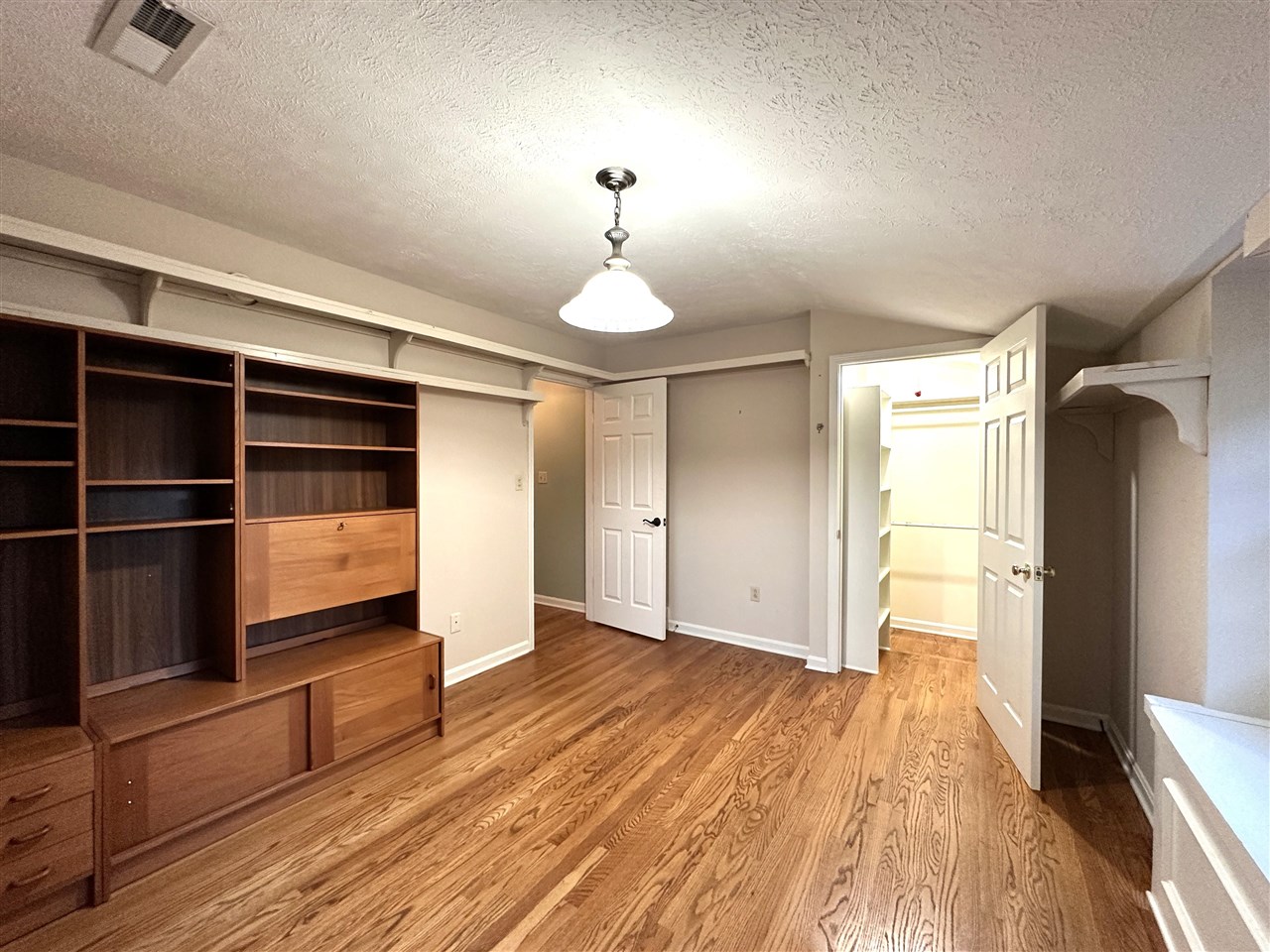 Bowling Green, Kentucky, 42103, United States, 4 Bedrooms Bedrooms, ,5 BathroomsBathrooms,Residential,For Sale,1991633