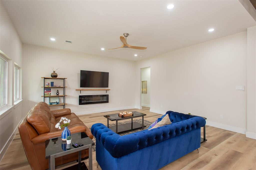 Mabank, Texas, 75143, United States, 4 Bedrooms Bedrooms, ,3 BathroomsBathrooms,Residential,For Sale,1942987