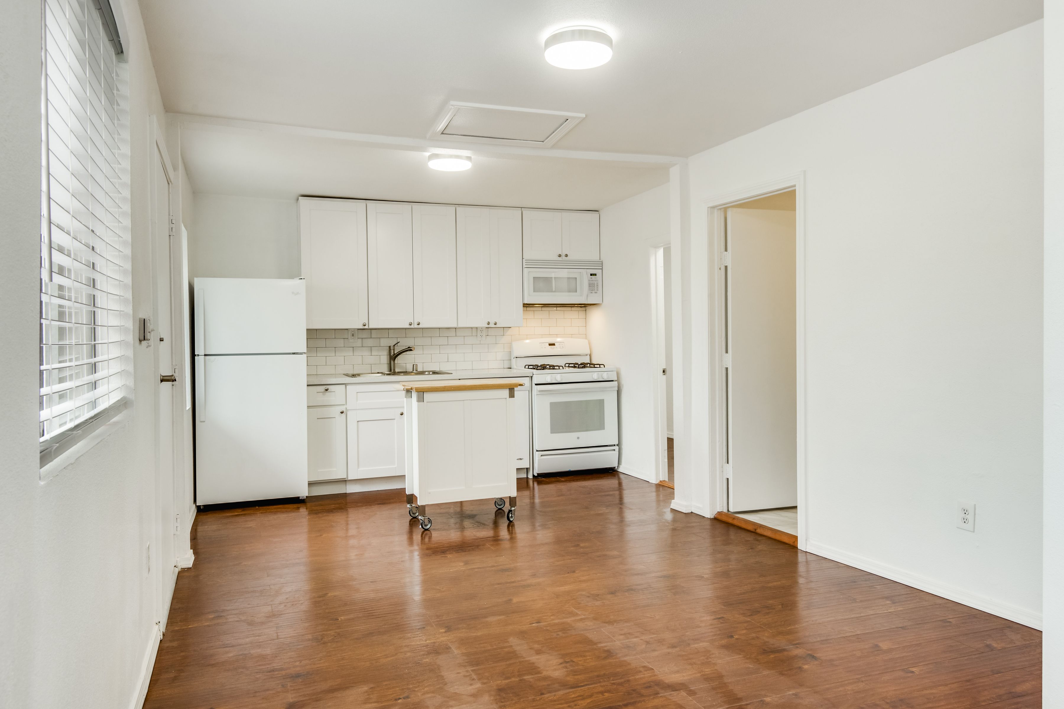  1742 W 36th St - 物件實景