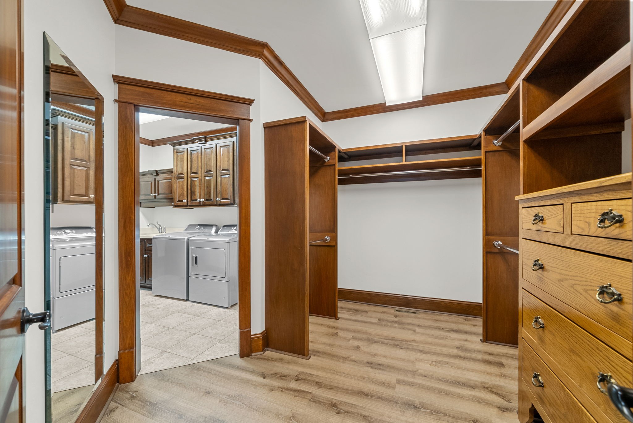 Clarksville, Tennessee, 37040, United States, 4 Bedrooms Bedrooms, ,4 BathroomsBathrooms,Residential,For Sale,1981354