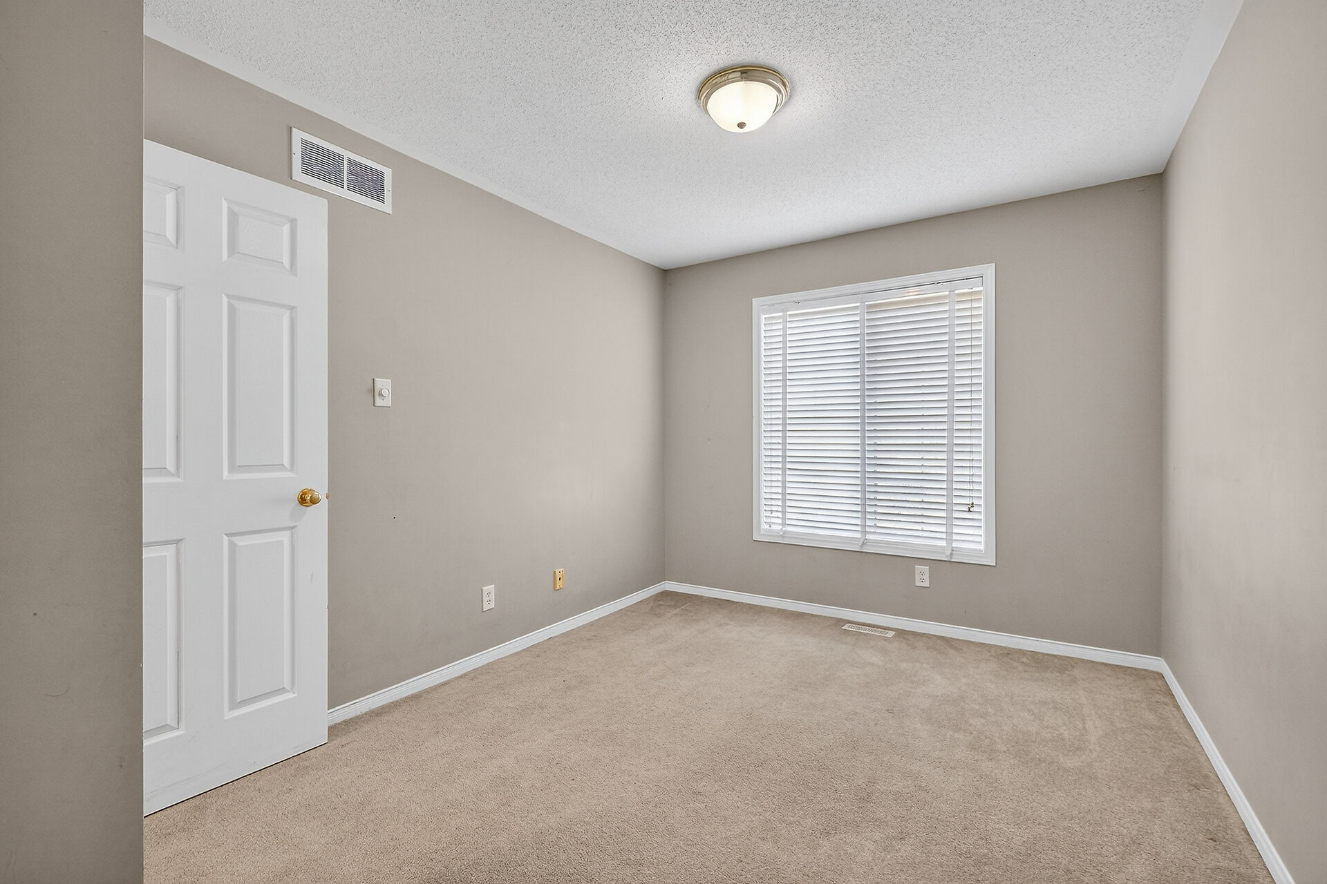 Ottawa, Ontario, K2W1E1, CA, 3 Bedrooms Bedrooms, ,3 BathroomsBathrooms,Residential,For Sale,1995671