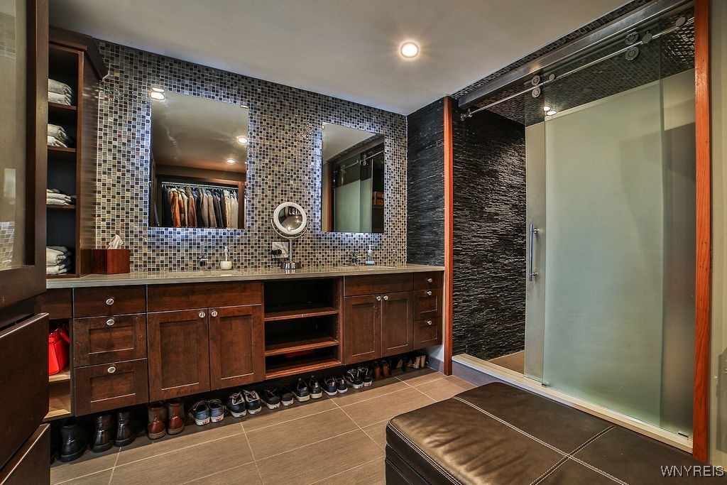 Buffalo, New York, 14202, United States, 3 Bedrooms Bedrooms, ,3 BathroomsBathrooms,Residential,For Sale,1976135