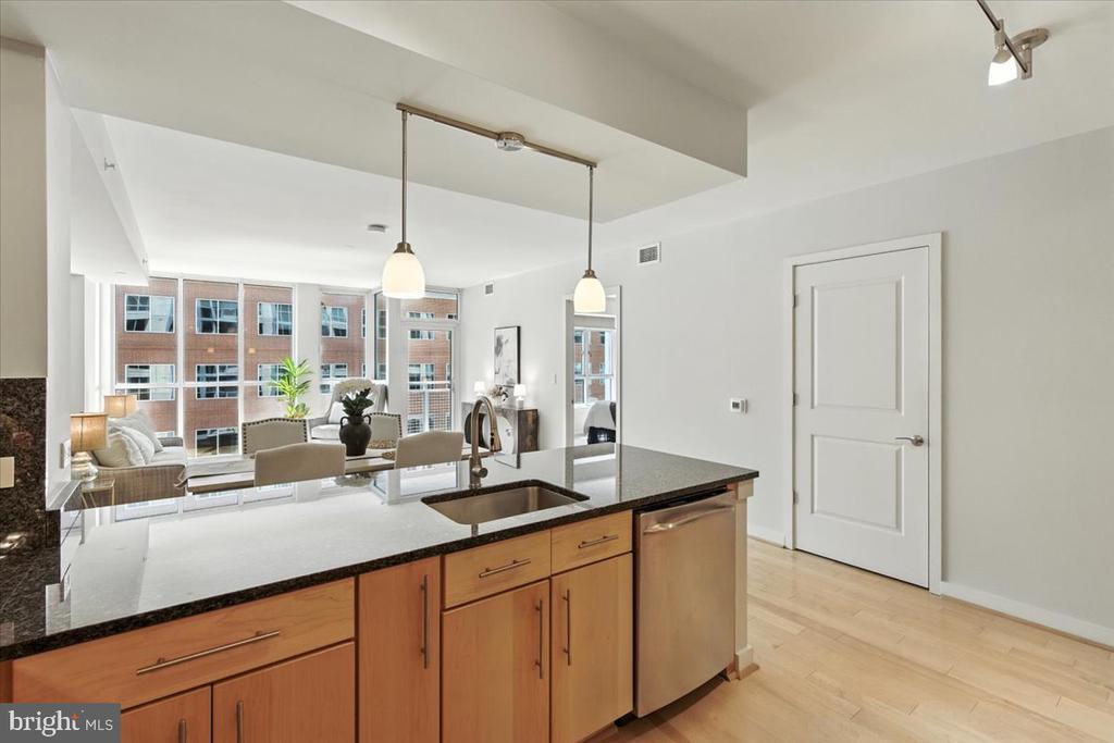 Washington, District of Columbia, 20003, United States, 2 Bedrooms Bedrooms, ,2 BathroomsBathrooms,Residential,For Sale,1974784