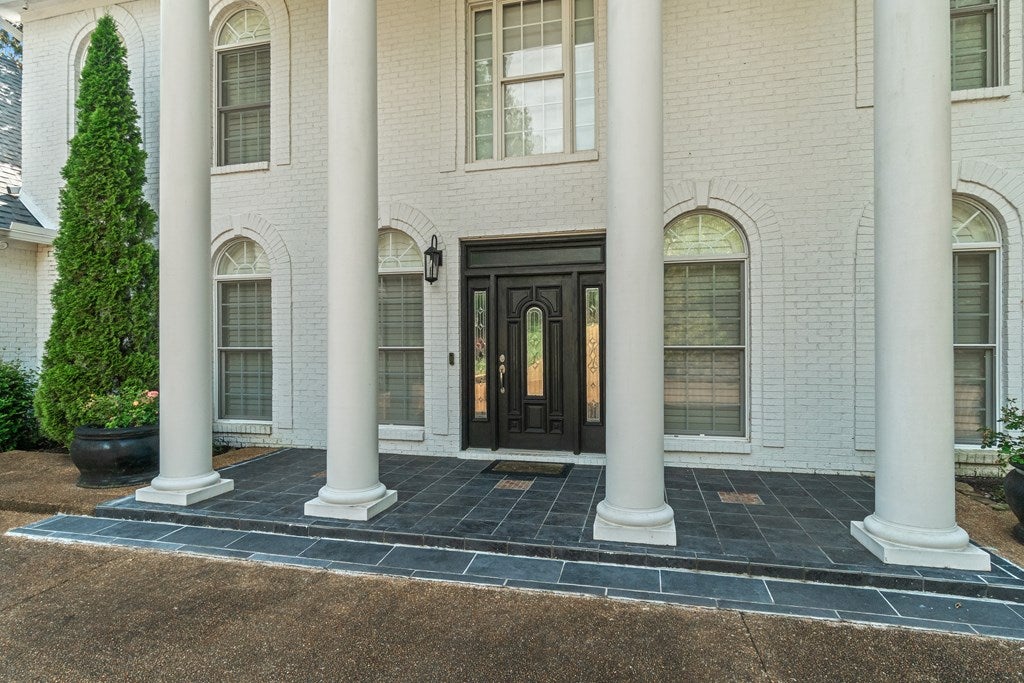 OXFORD, Mississippi, 38655, United States, 5 Bedrooms Bedrooms, ,6 BathroomsBathrooms,Residential,For Sale,1858310