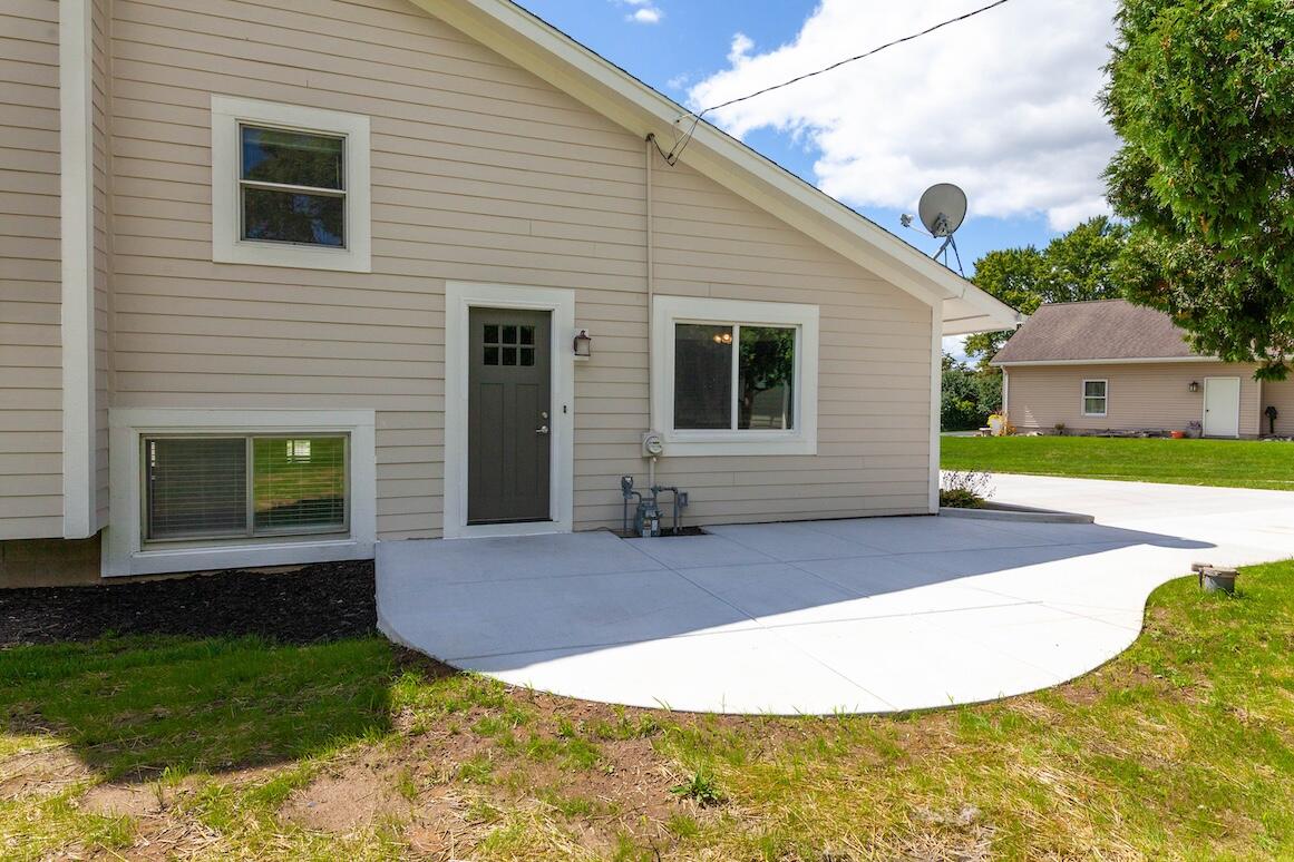 Delafield, Wisconsin, 53072, United States, 3 Bedrooms Bedrooms, ,2 BathroomsBathrooms,Residential,For Sale,1927266