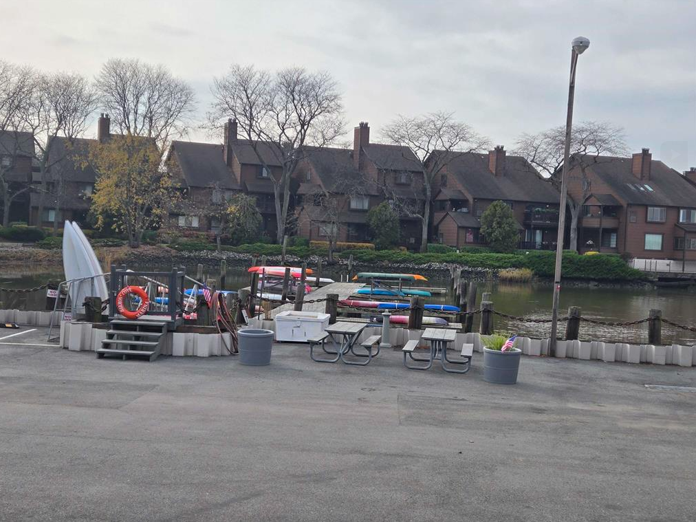 Secaucus, New Jersey, 07094, United States, 4 Bedrooms Bedrooms, ,3 BathroomsBathrooms,Residential,For Sale,1996656