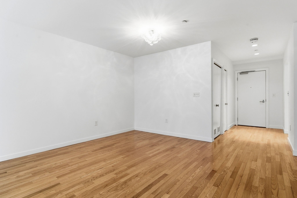 Boston, Massachusetts, 02110, United States, 2 Bedrooms Bedrooms, ,2 BathroomsBathrooms,Residential,For Sale,2048727