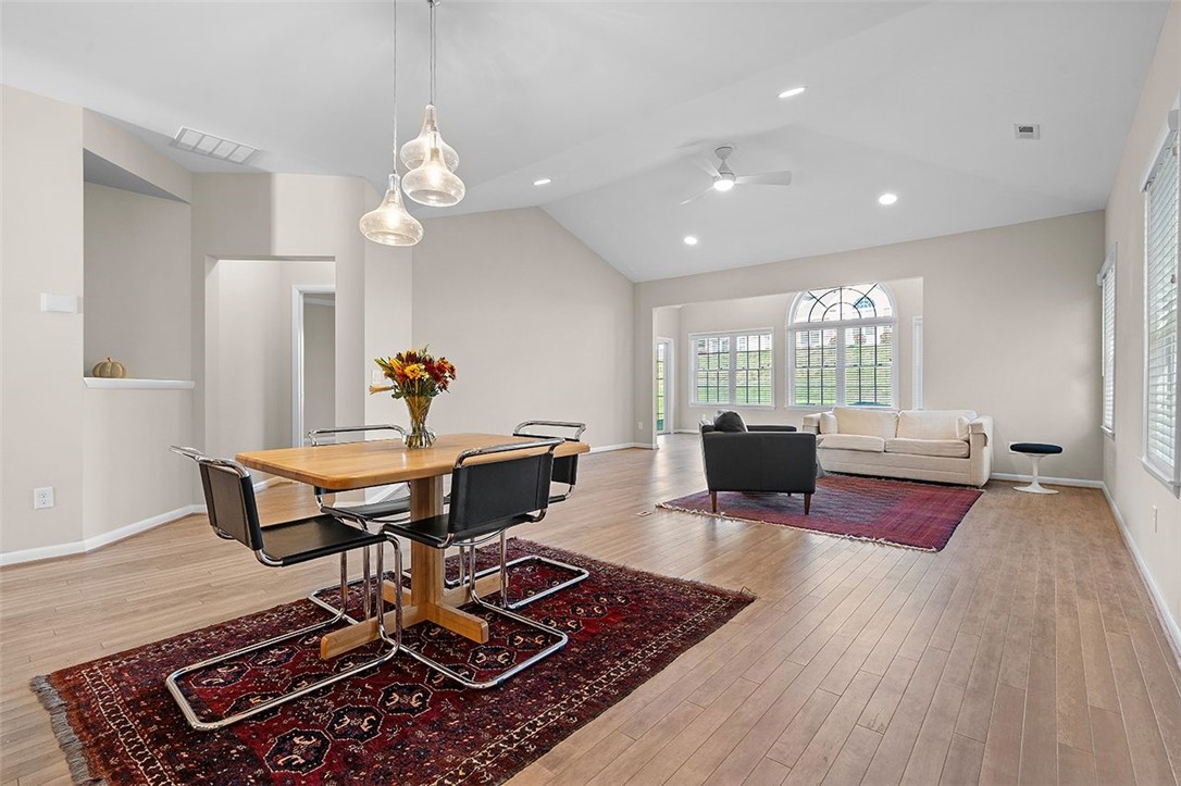 Ohio Twp, Pennsylvania, 15237, United States, 2 Bedrooms Bedrooms, ,3 BathroomsBathrooms,Residential,For Sale,1984724