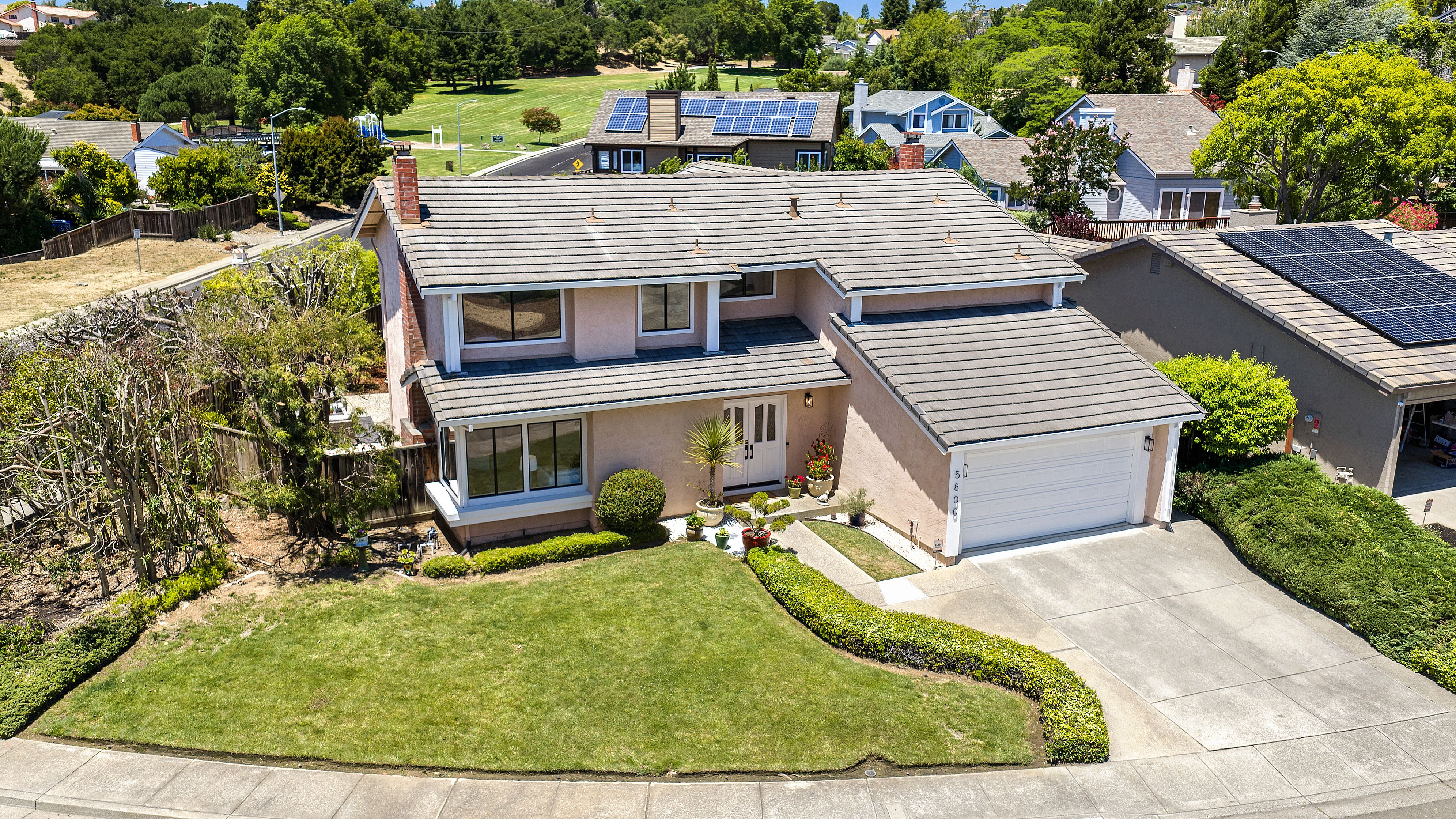  Updated Corner-Lot Home with Premier Community Amenities - 物件實景