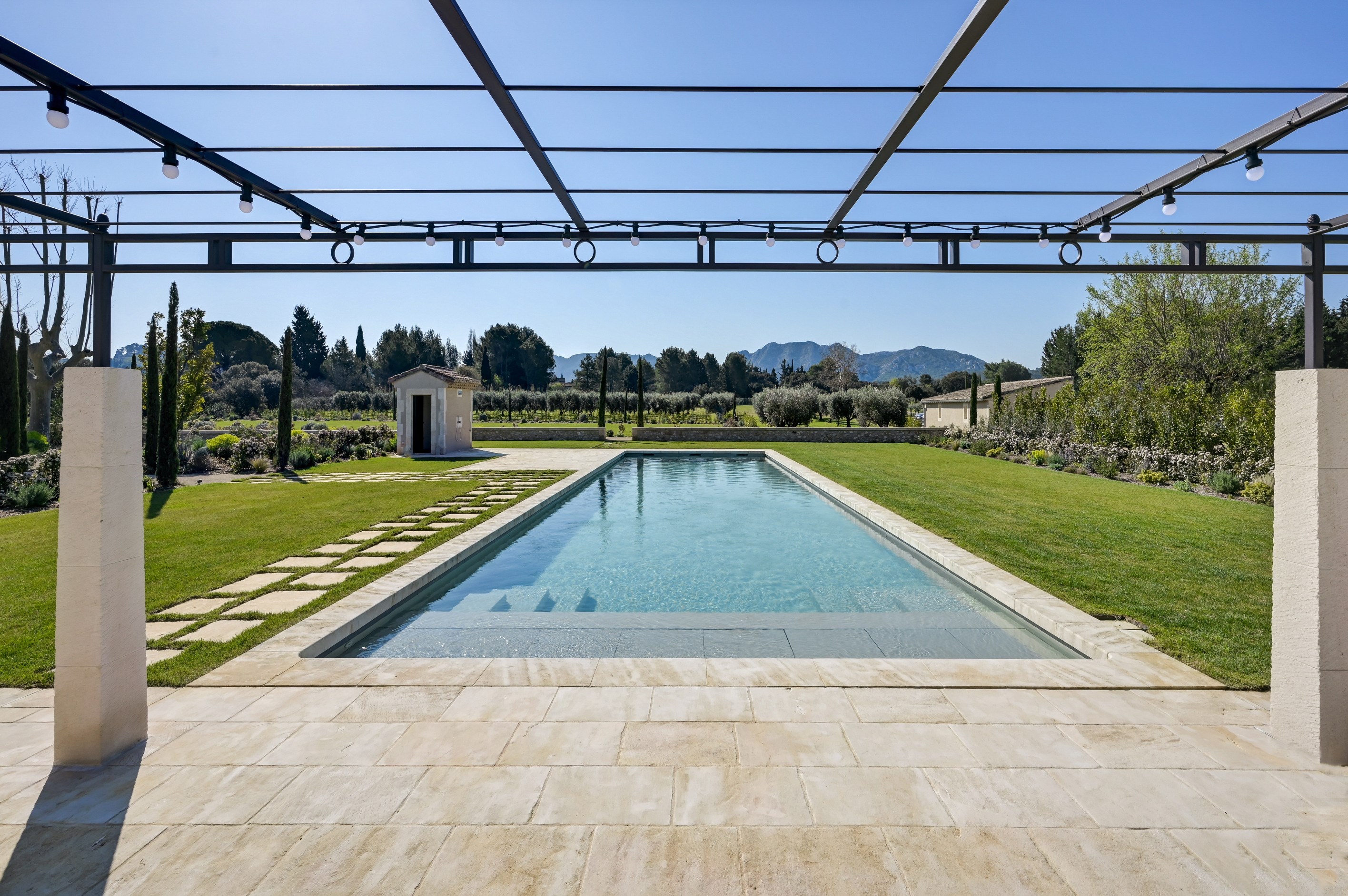  Renovated stone farmhouse with stunning views of the Alpilles, tennis court and… - 物件實景