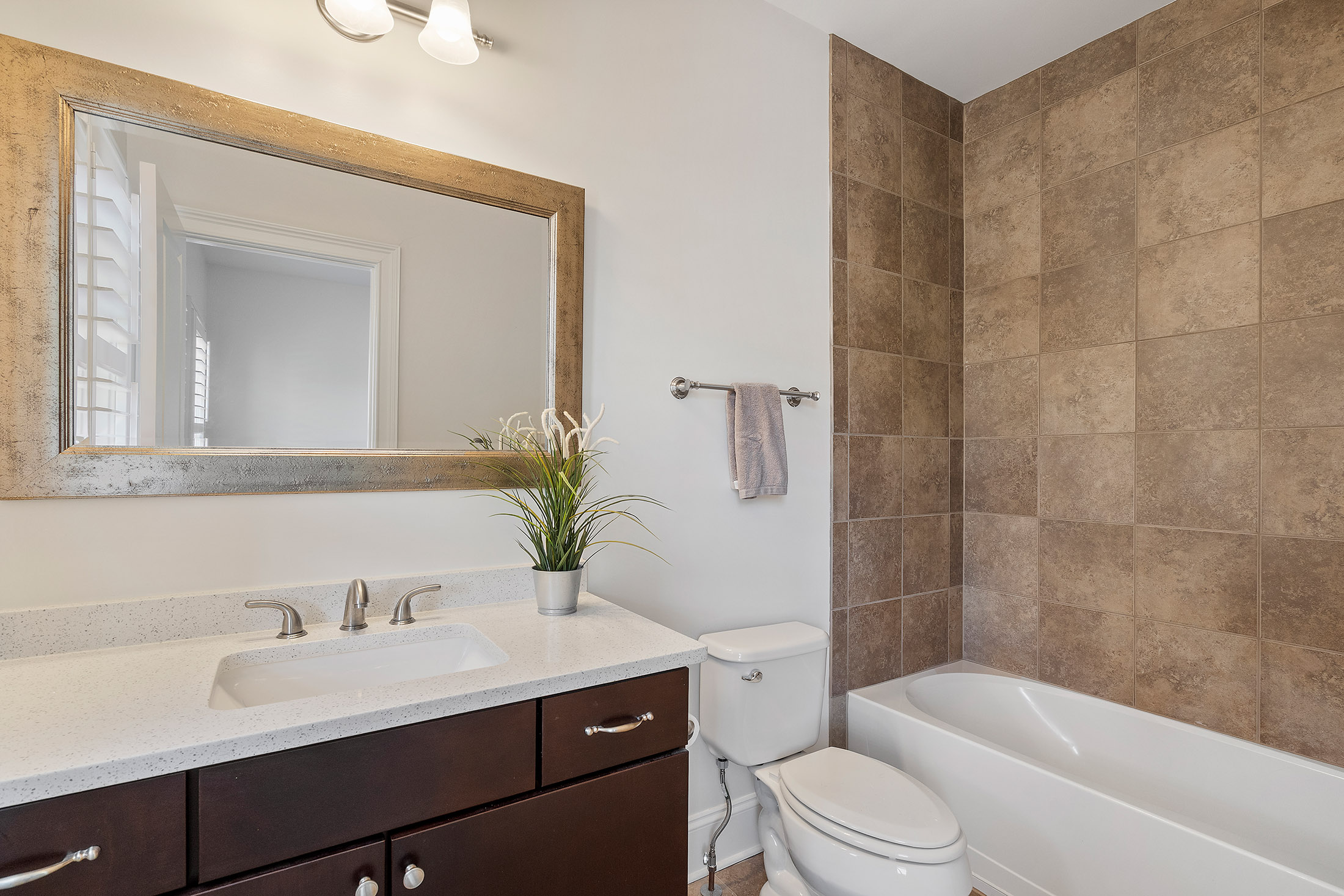  Three Bedroom Showstopper in the Gated Gramercy Community in Dunwoody - 物件實景