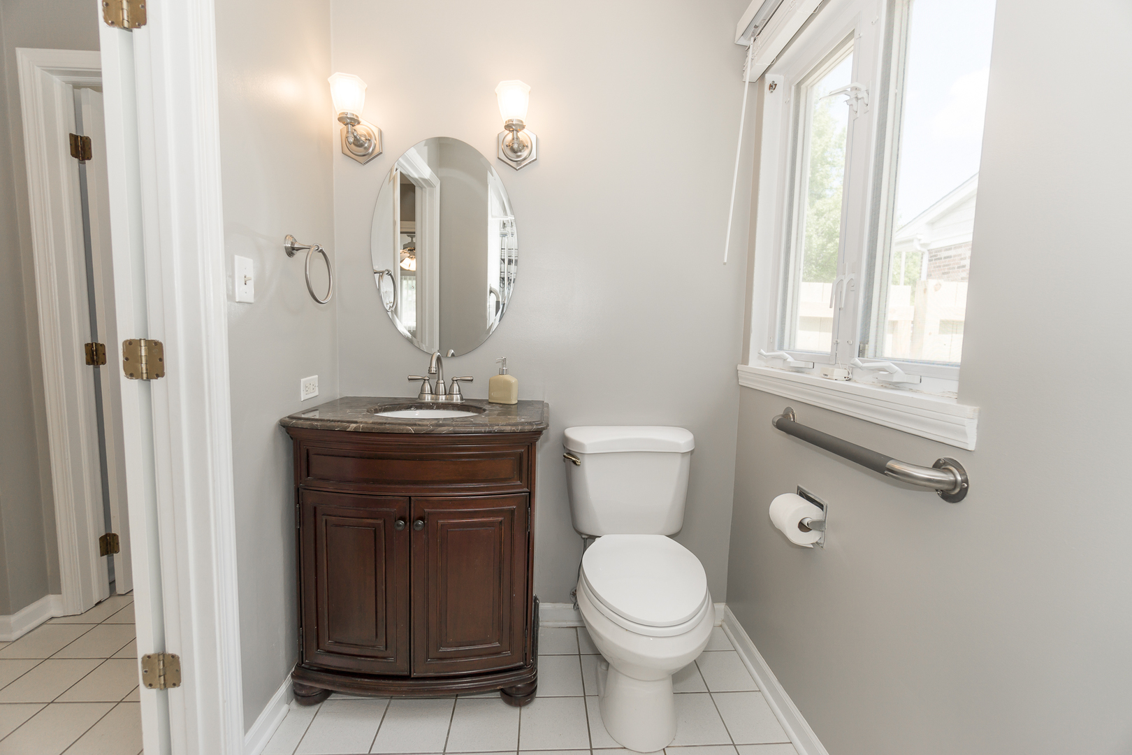 Arlington Heights, Illinois, 60005, United States, 5 Bedrooms Bedrooms, ,3 BathroomsBathrooms,Residential,For Sale,1921058