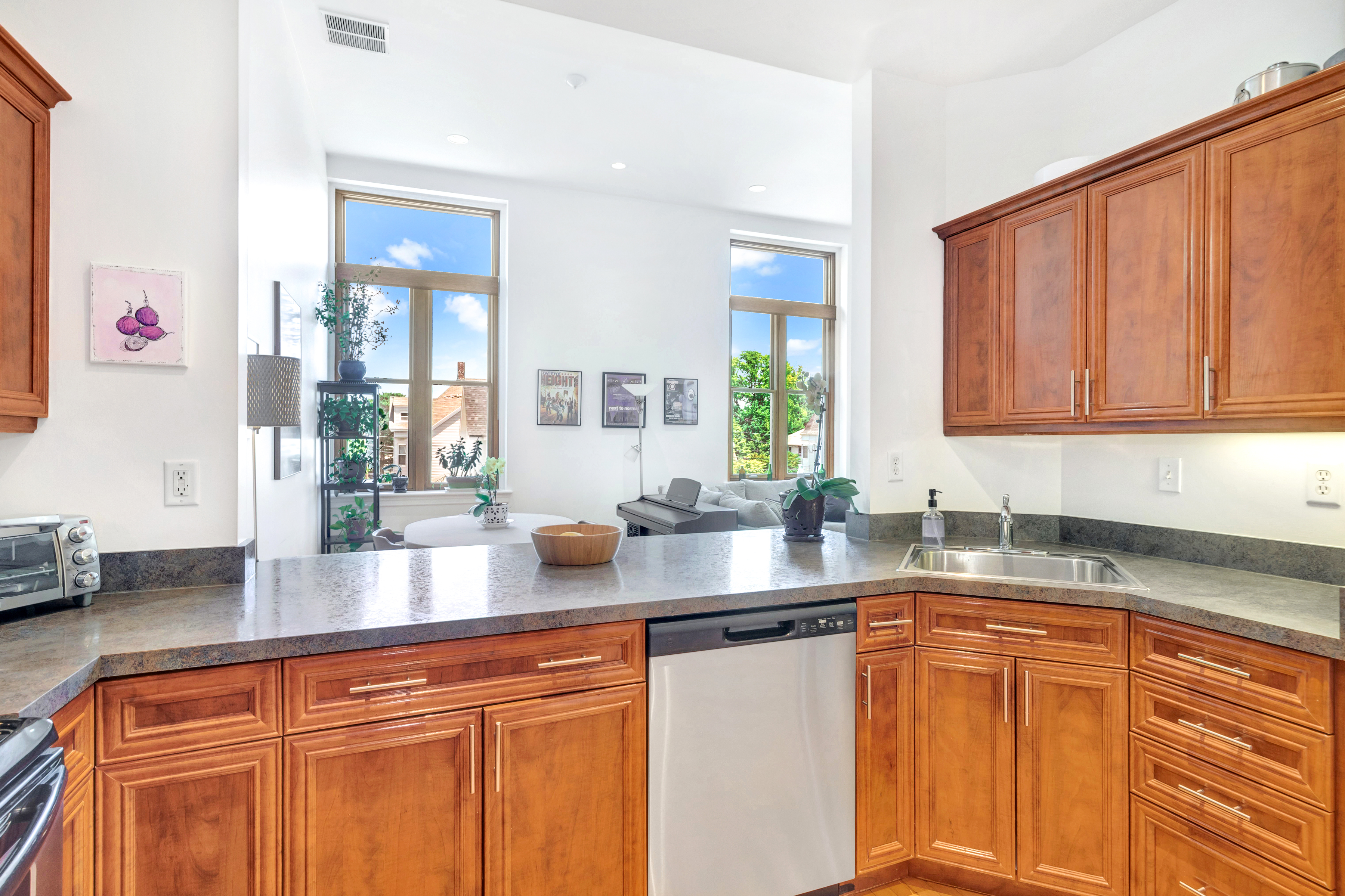  122 Sharon Street, Unit 203, Medford, MA, 02155 - 物件實景