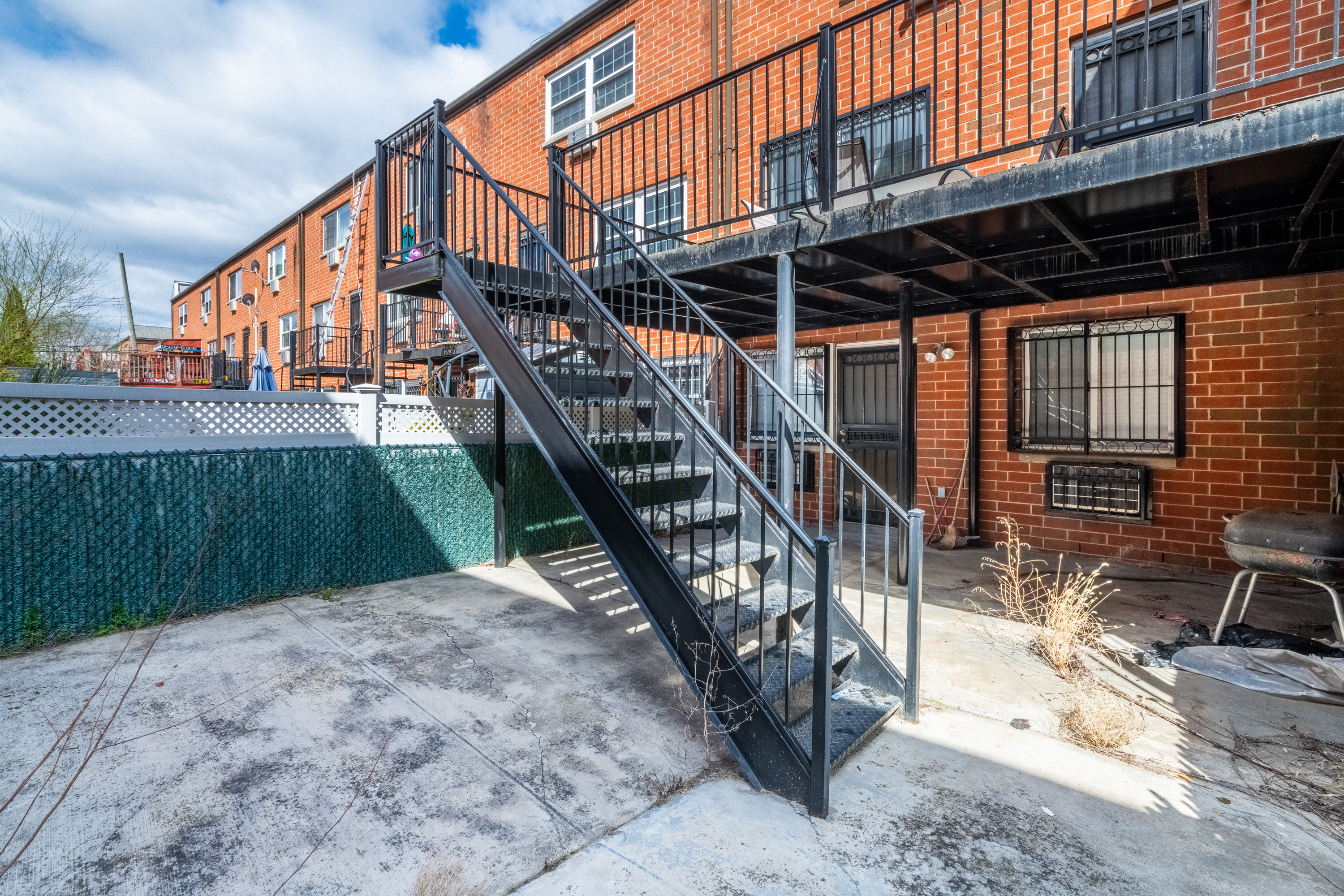 Bronx, New York, 10743, United States, 5 Bedrooms Bedrooms, ,3 BathroomsBathrooms,Residential,For Sale,1823007